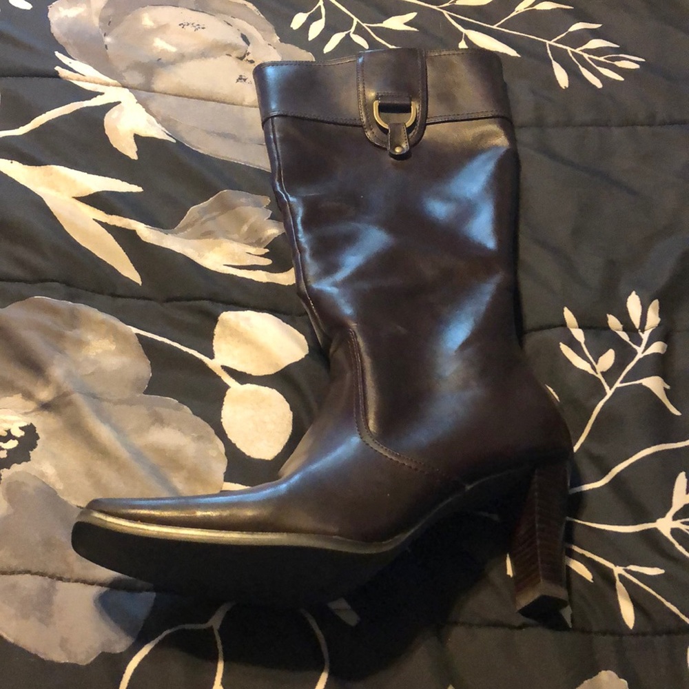 Boots - Picture 2 of 3